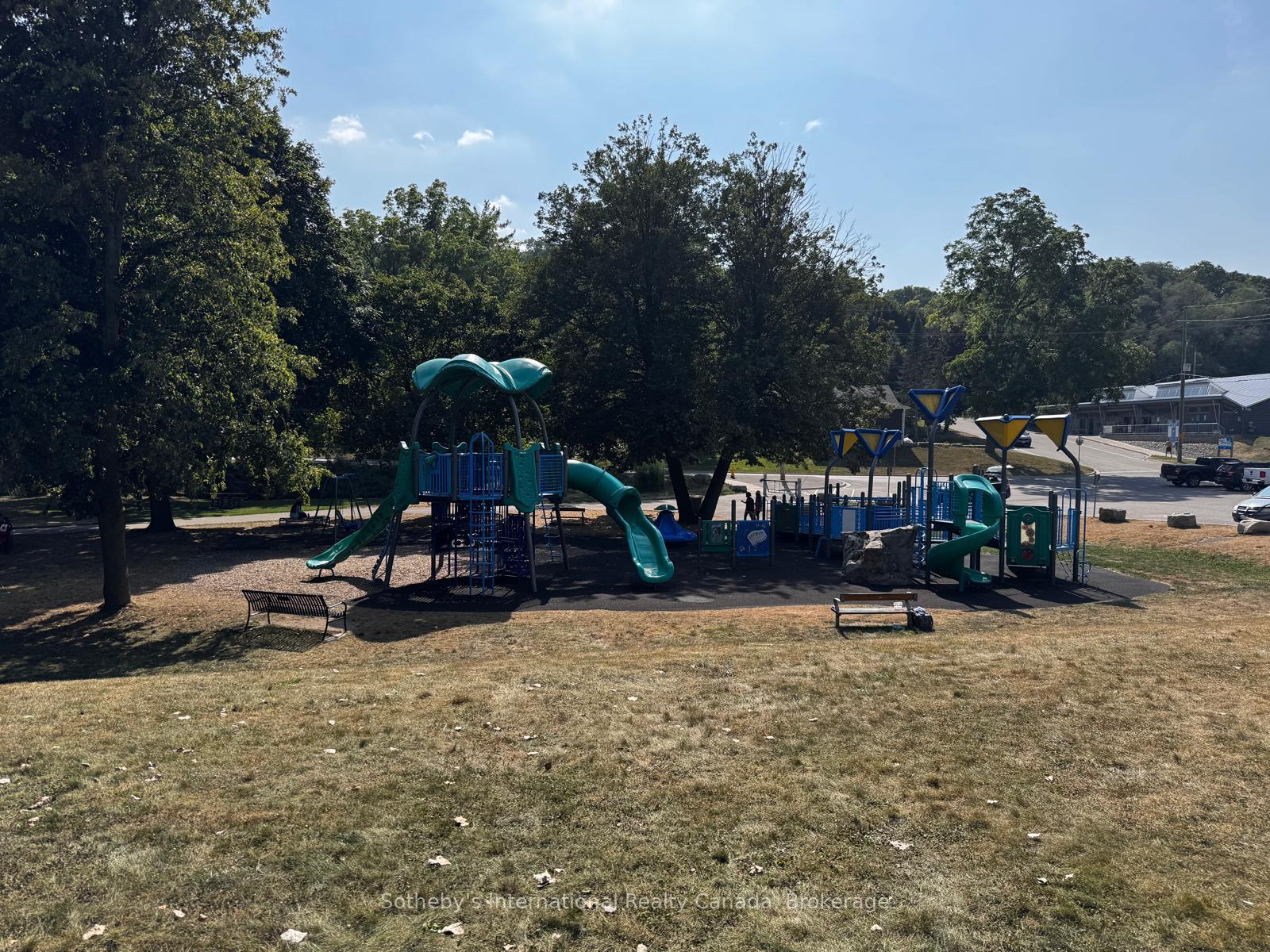 Photo 33 of 74 Ralph Newbrooke Circle, Brant, Paris — HOMEH