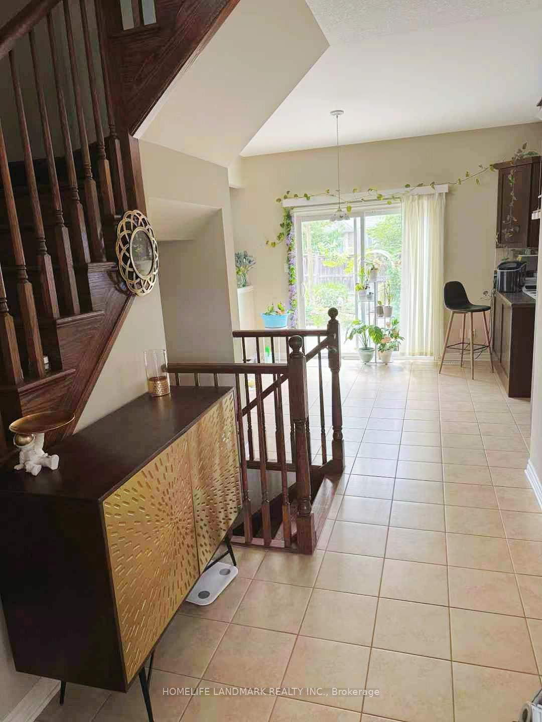 Photo 10 of 253 Meadowsweet Trail, London, North B — HOMEH