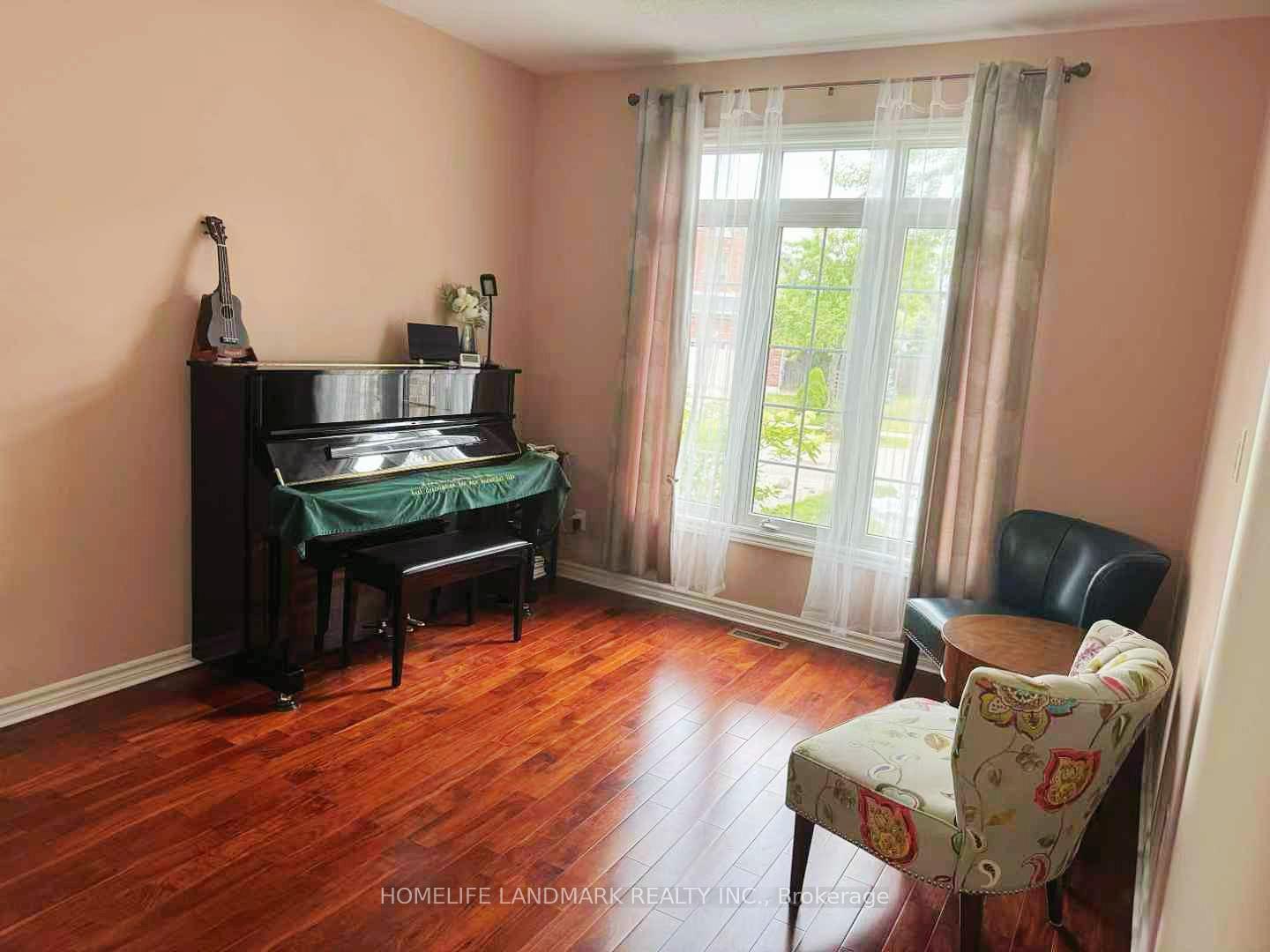 Photo 6 of 253 Meadowsweet Trail, London, North B — HOMEH