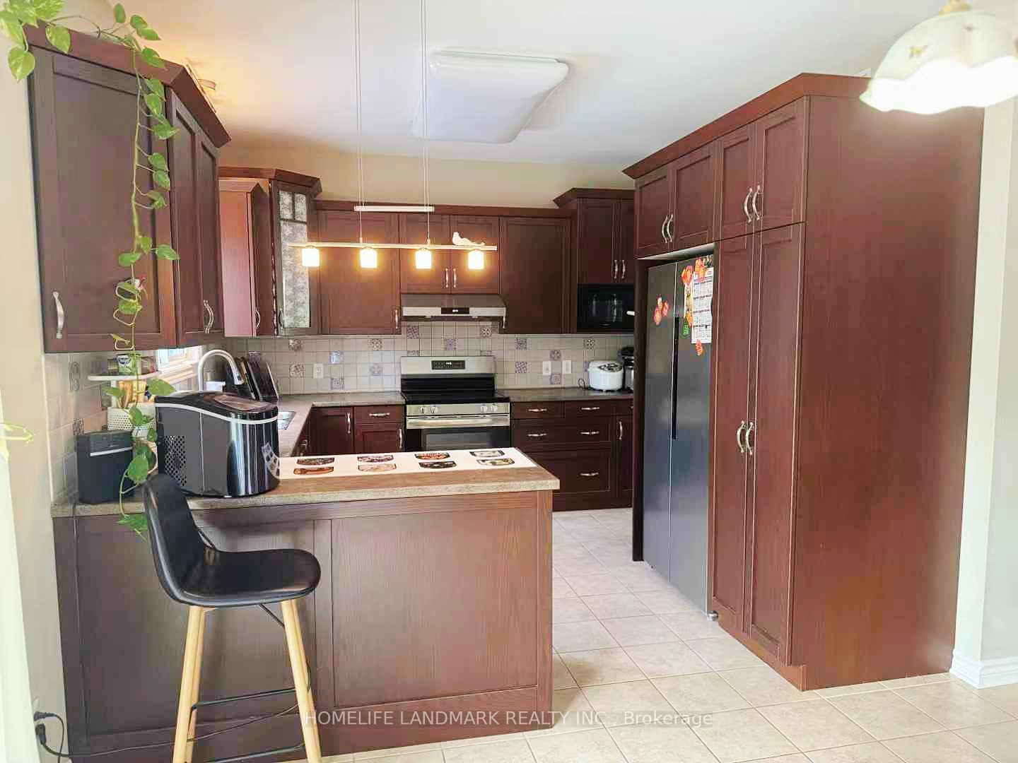 Photo 11 of 253 Meadowsweet Trail, London, North B — HOMEH