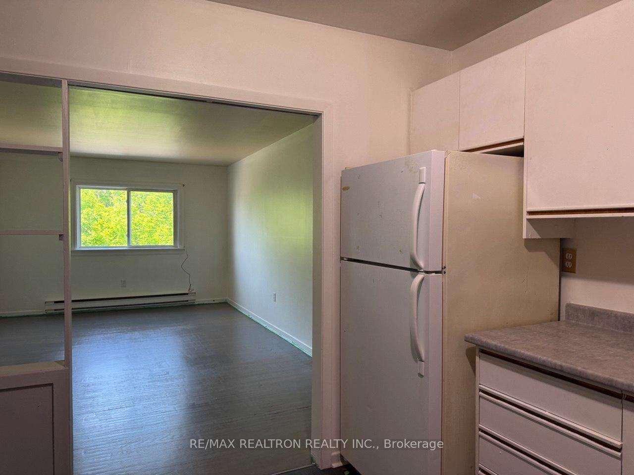 Photo 4 of Unit 204, 14810 Yonge Street, Aurora, Aurora Highlands — HOMEH