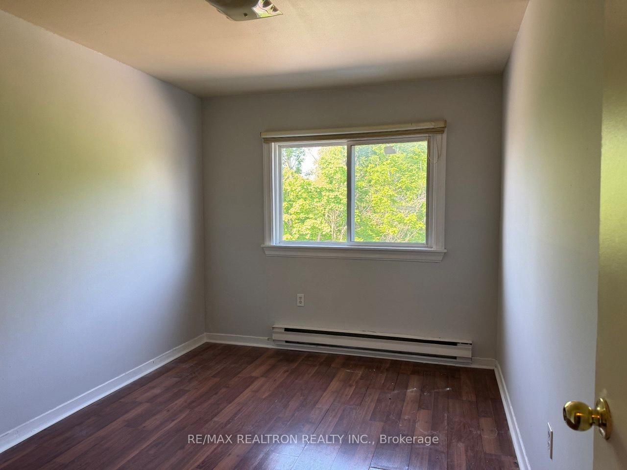 Photo 3 of Unit 204, 14810 Yonge Street, Aurora, Aurora Highlands — HOMEH