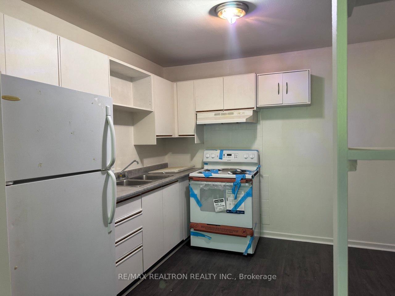 Photo 6 of Unit 204, 14810 Yonge Street, Aurora, Aurora Highlands — HOMEH