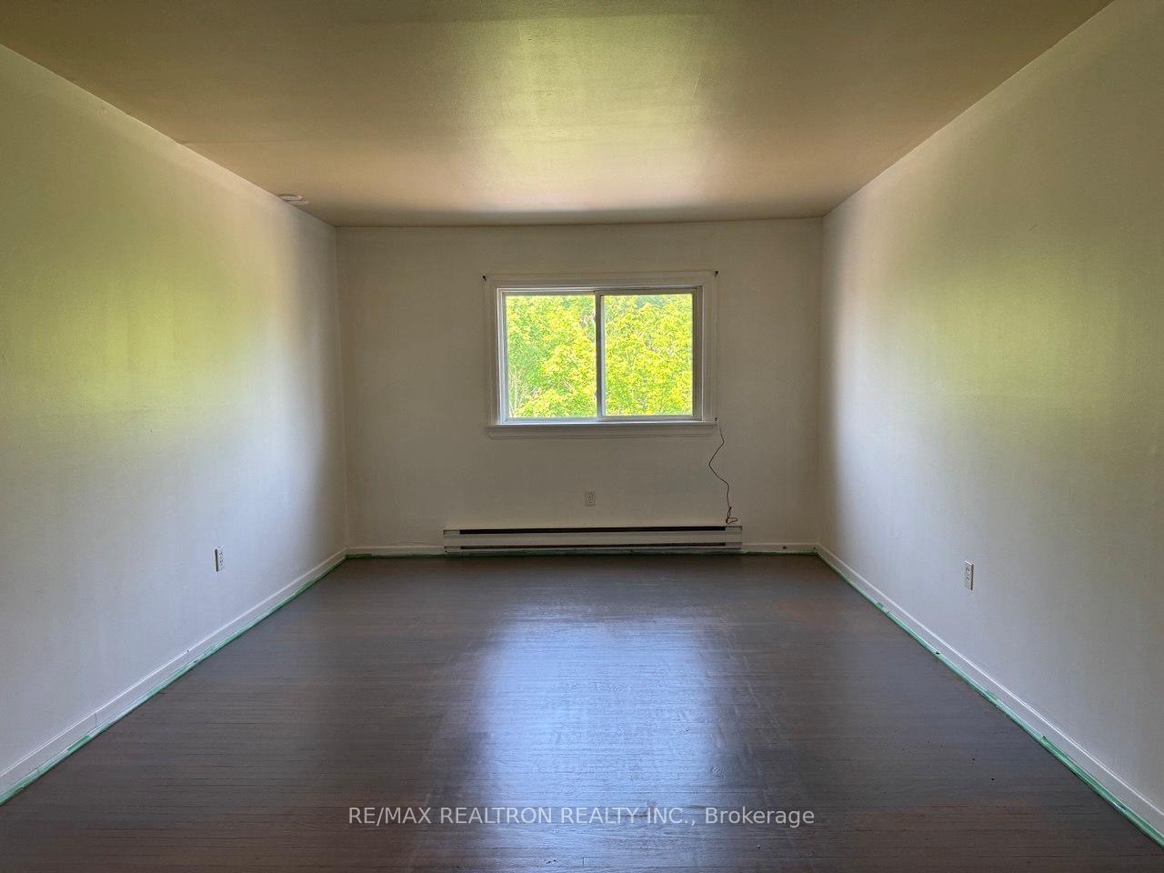 Photo 10 of Unit 204, 14810 Yonge Street, Aurora, Aurora Highlands — HOMEH