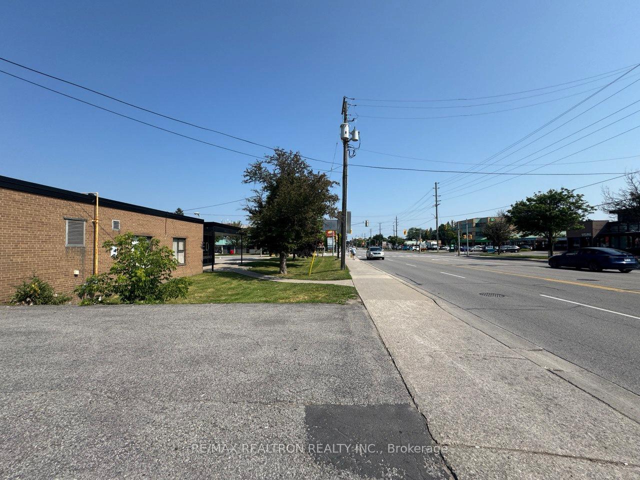 Photo 9 of Unit 204, 14810 Yonge Street, Aurora, Aurora Highlands — HOMEH