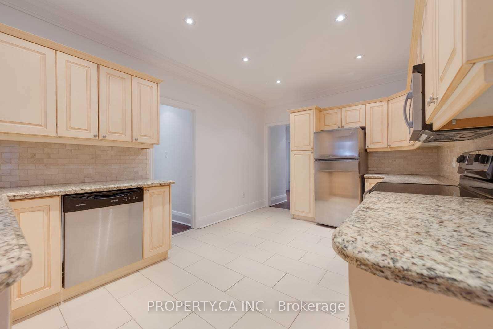 Photo 19 of Unit Main, 460 Oriole Parkway, Toronto, Yonge-Eglinton — HOMEH