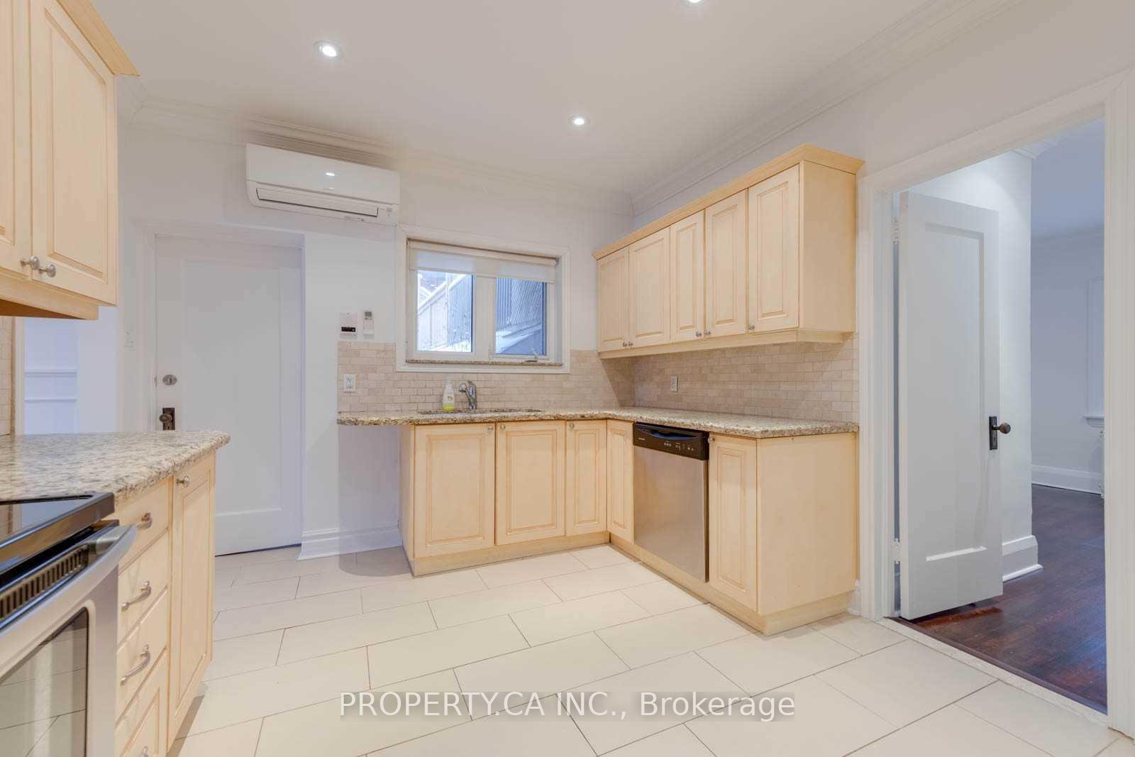 Photo 4 of Unit Main, 460 Oriole Parkway, Toronto, Yonge-Eglinton — HOMEH