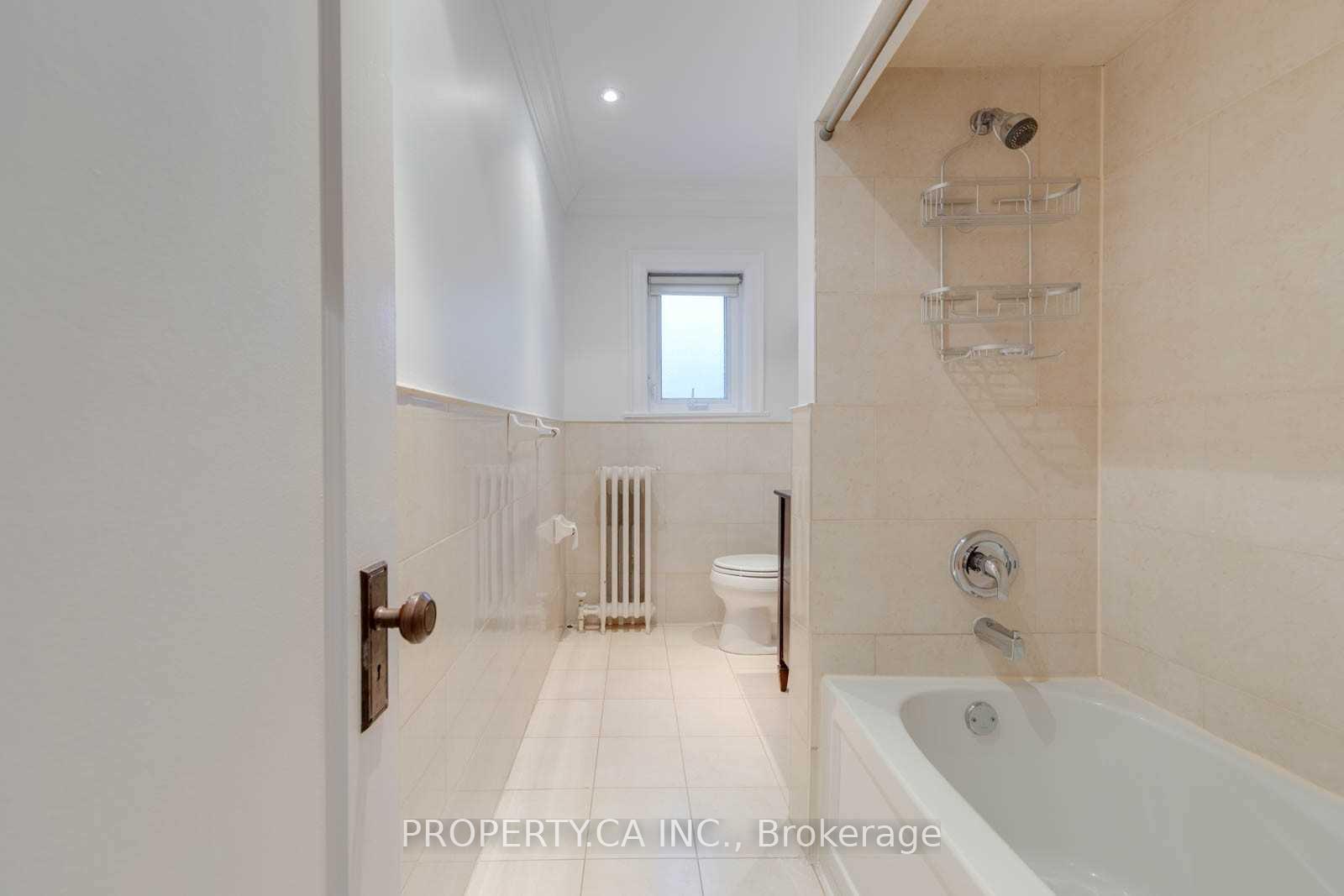 Photo 11 of Unit Main, 460 Oriole Parkway, Toronto, Yonge-Eglinton — HOMEH