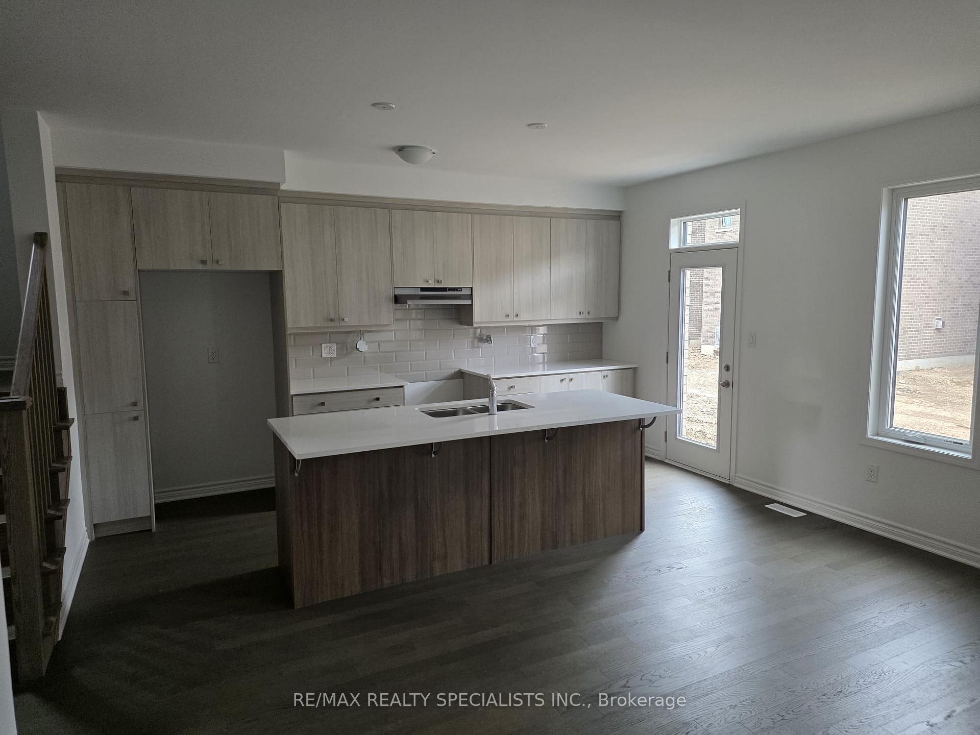 Photo 5 of 1532 Rothbury Crescent, Milton, Bowes — HOMEH
