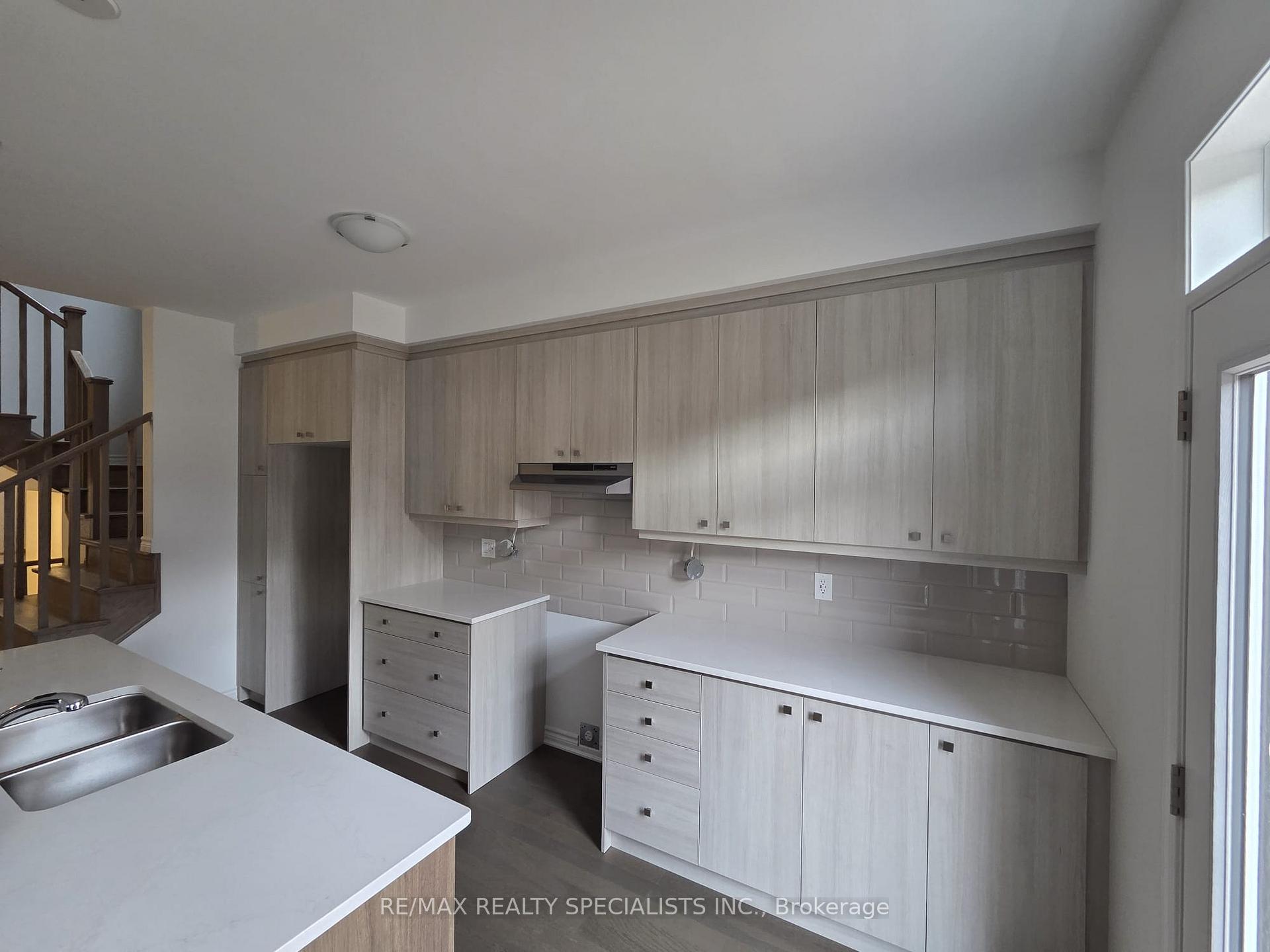 Photo 9 of 1532 Rothbury Crescent, Milton, Bowes — HOMEH