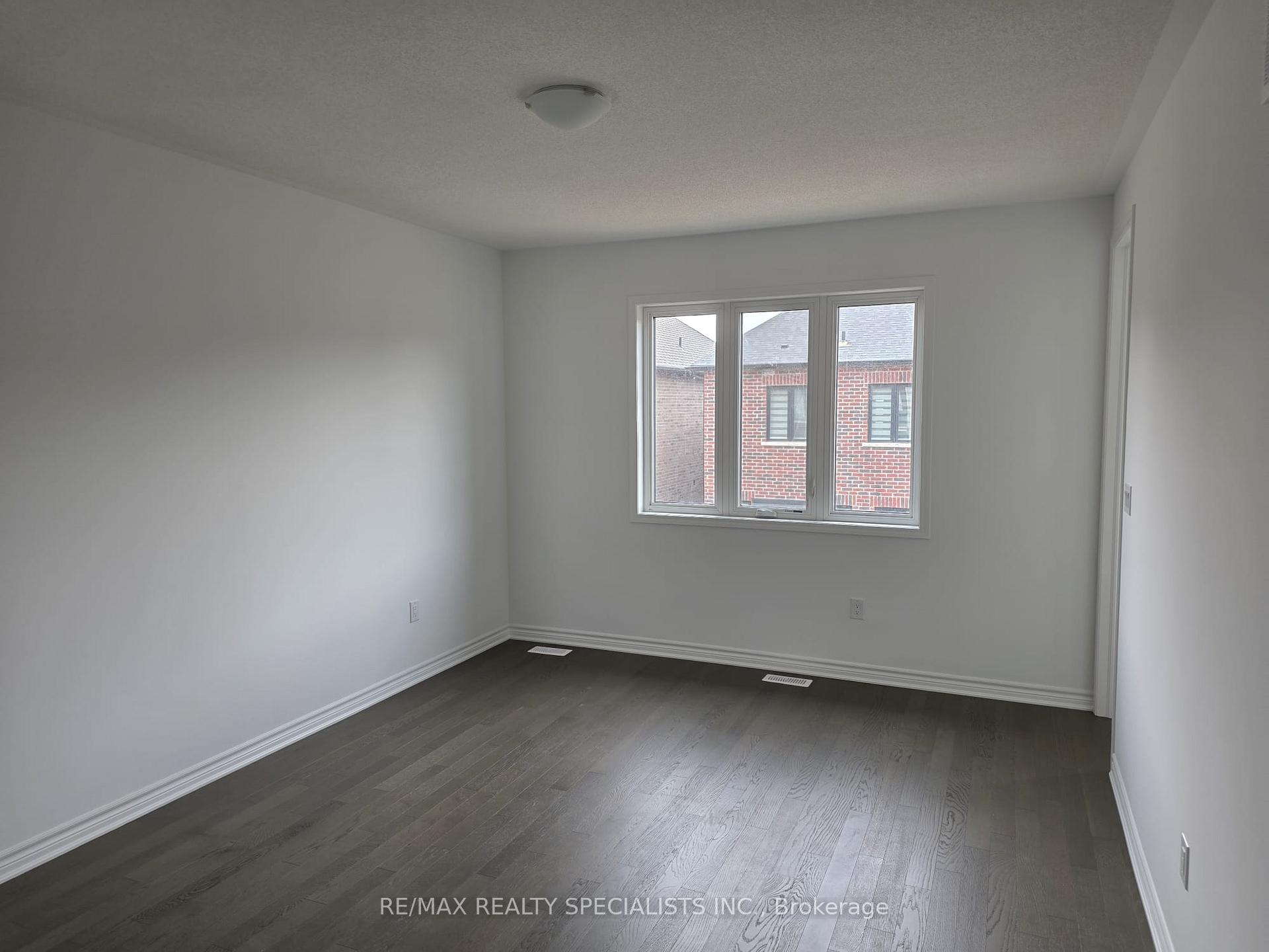 Photo 12 of 1532 Rothbury Crescent, Milton, Bowes — HOMEH