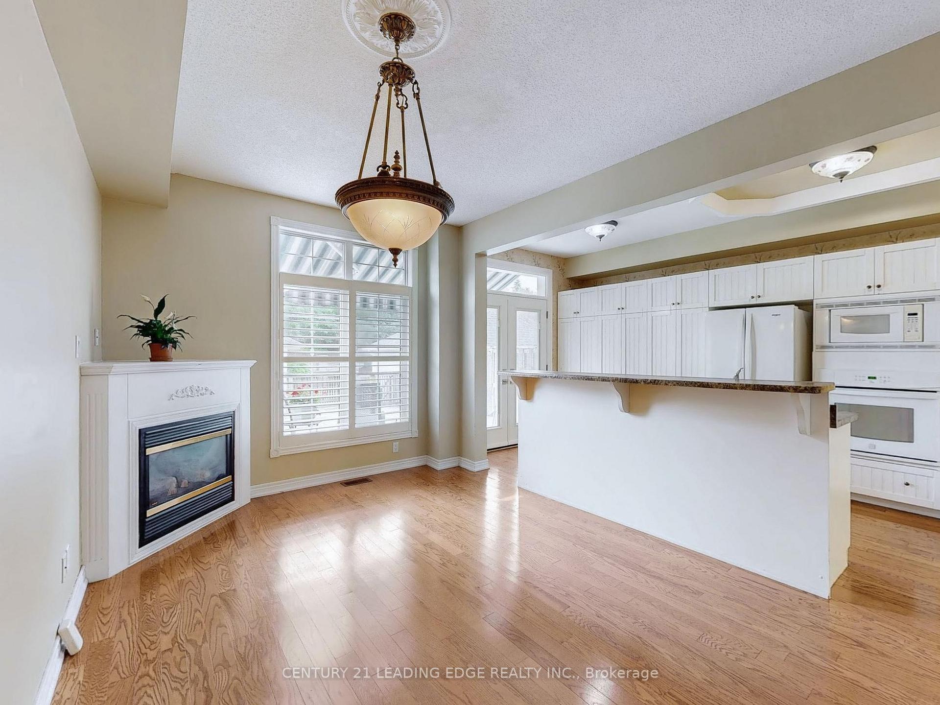 Photo 7 of 977 Lake Drive E, Georgina, Sutton & Jackson's Point — HOMEH