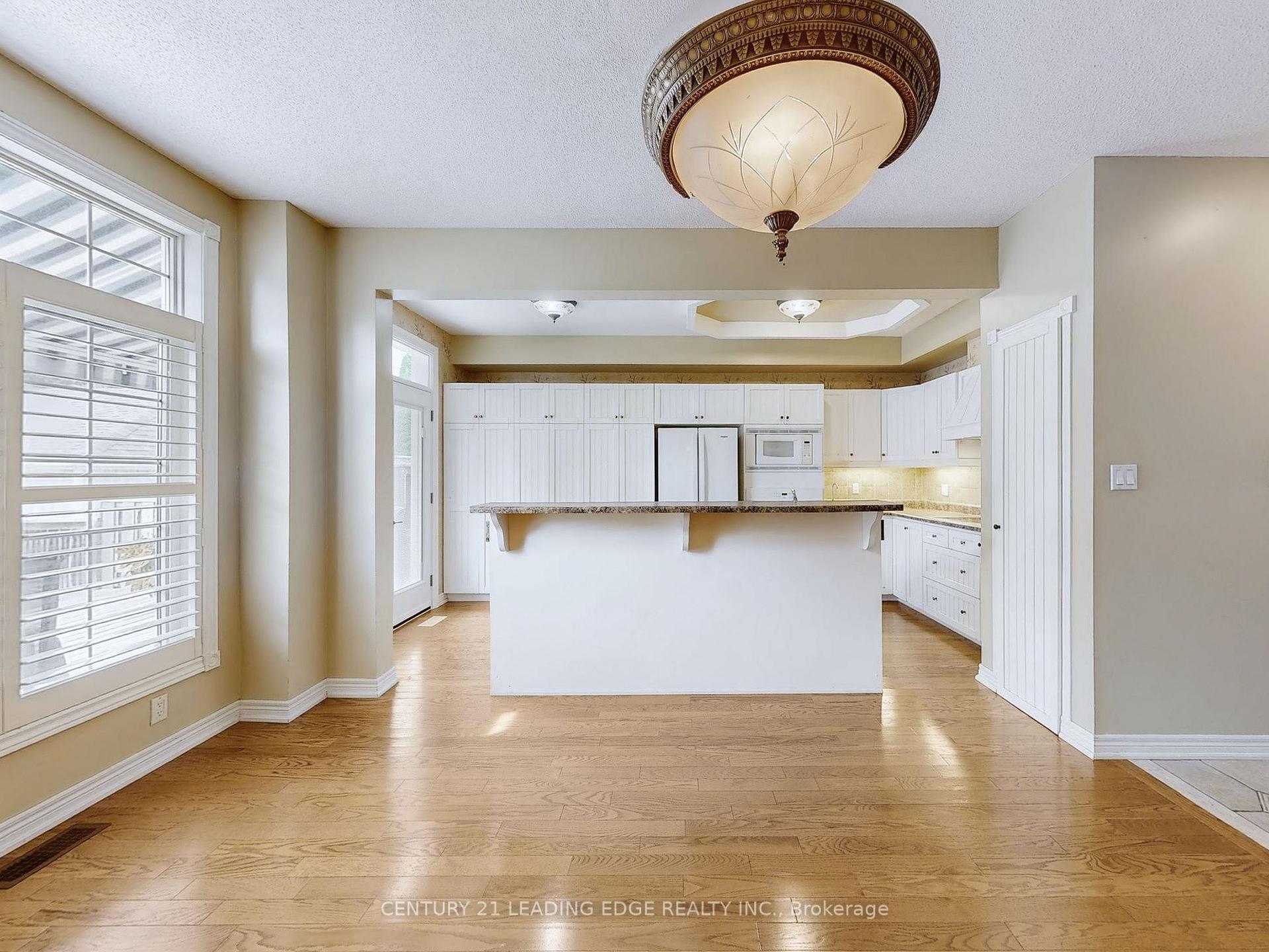 Photo 10 of 977 Lake Drive E, Georgina, Sutton & Jackson's Point — HOMEH