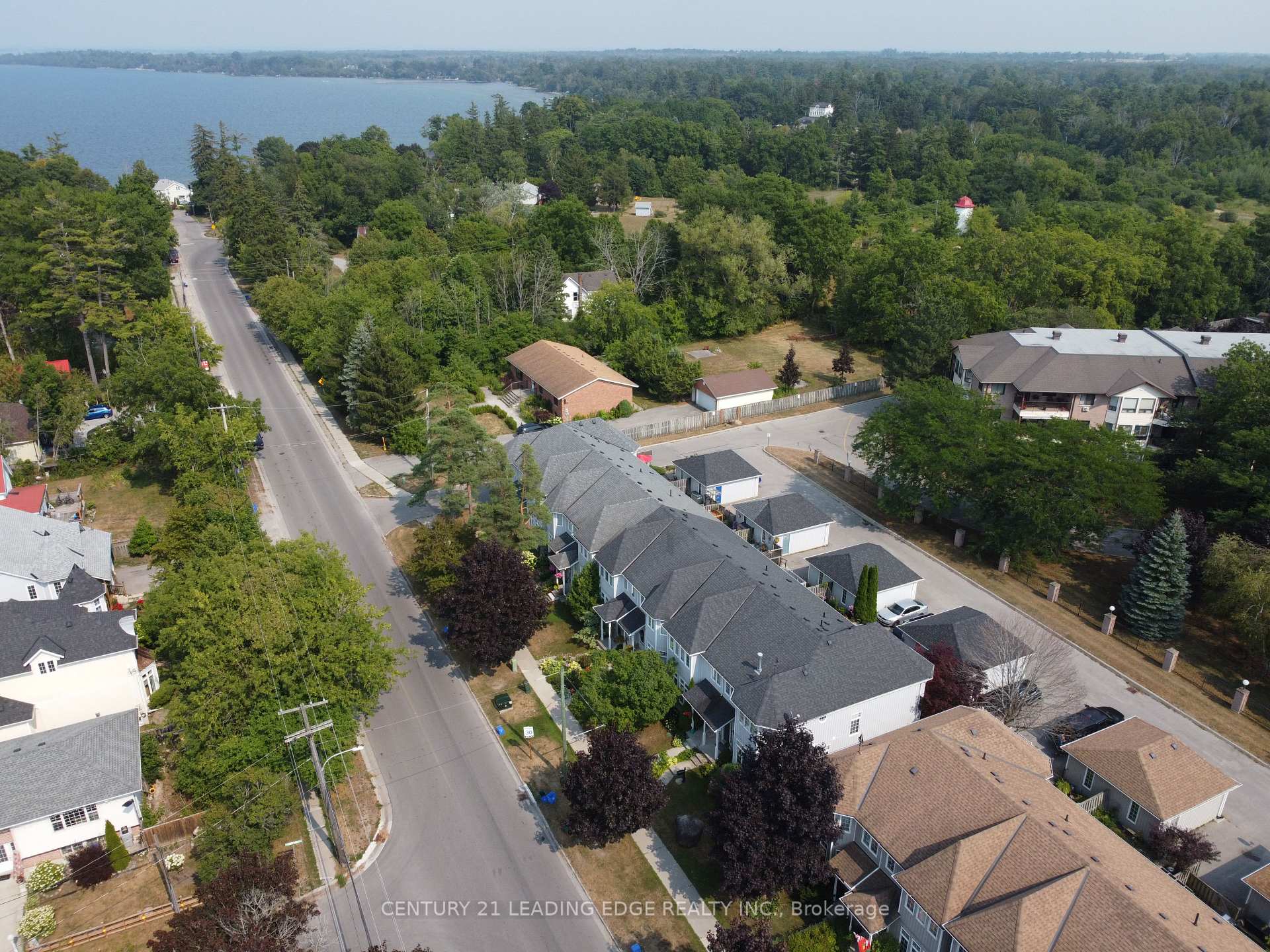 Photo 31 of 977 Lake Drive E, Georgina, Sutton & Jackson's Point — HOMEH
