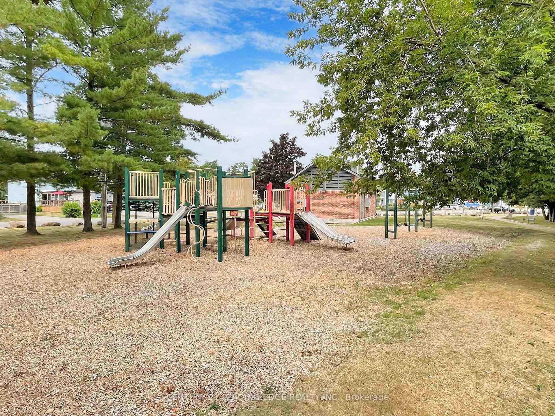 Photo 33 of 977 Lake Drive E, Georgina, Sutton & Jackson's Point — HOMEH