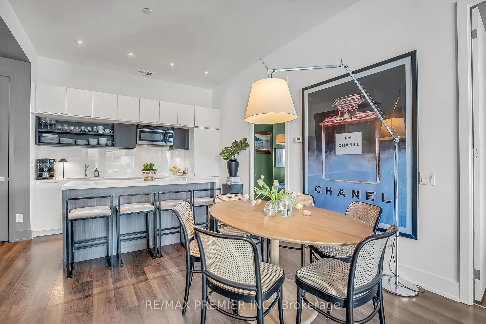 Photo 2 of Unit 607, 111 St. Clair Avenue W, Toronto, Yonge-St. Clair — HOMEH