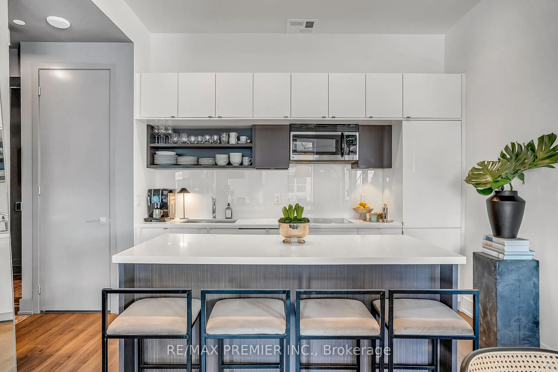 Photo 6 of Unit 607, 111 St. Clair Avenue W, Toronto, Yonge-St. Clair — HOMEH