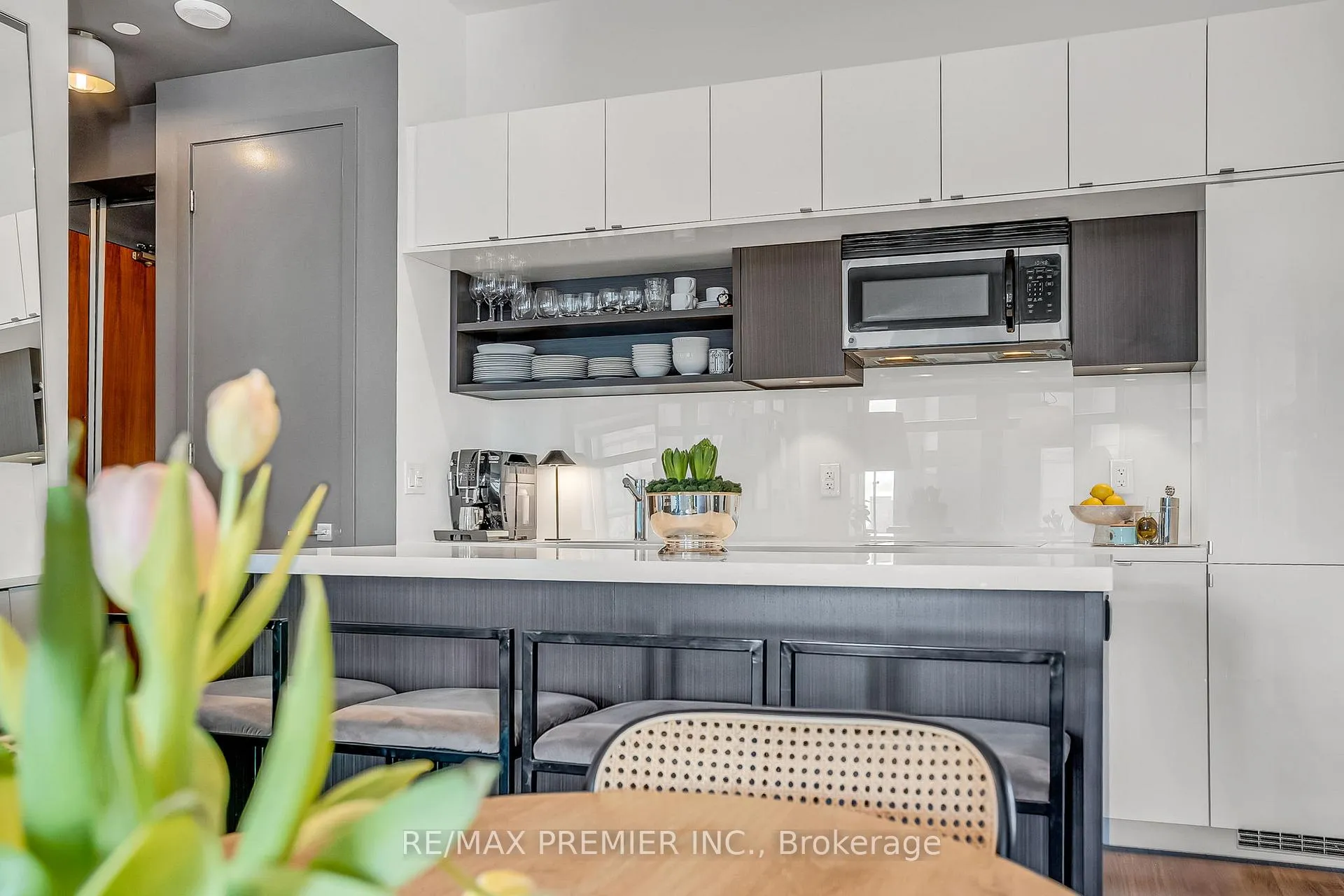 Photo 7 of Unit 607, 111 St. Clair Avenue W, Toronto, Yonge-St. Clair — HOMEH