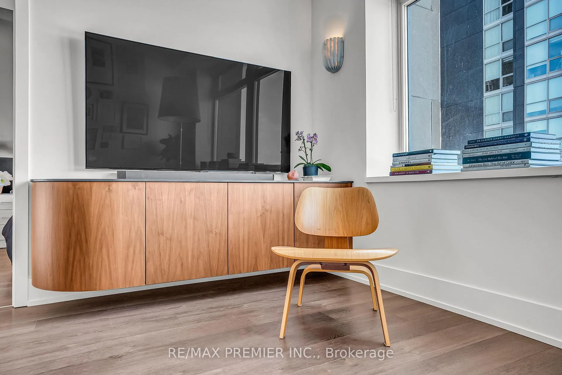 Photo 17 of Unit 607, 111 St. Clair Avenue W, Toronto, Yonge-St. Clair — HOMEH