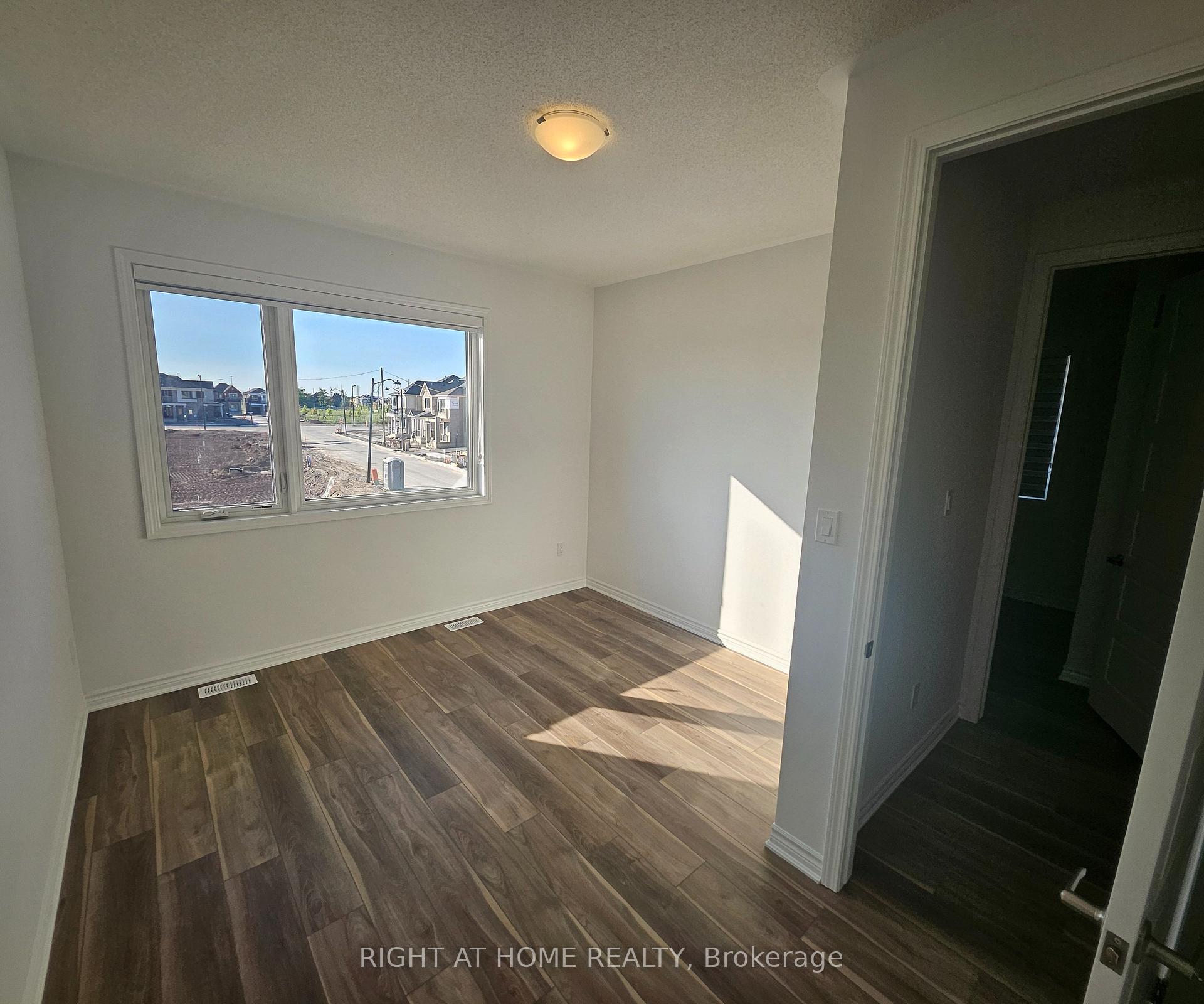 Photo 12 of 1535 Rutland Terrace, Milton, Bowes — HOMEH