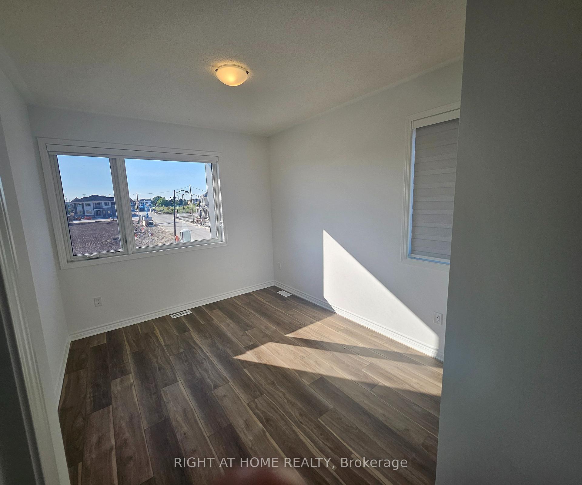 Photo 10 of 1535 Rutland Terrace, Milton, Bowes — HOMEH