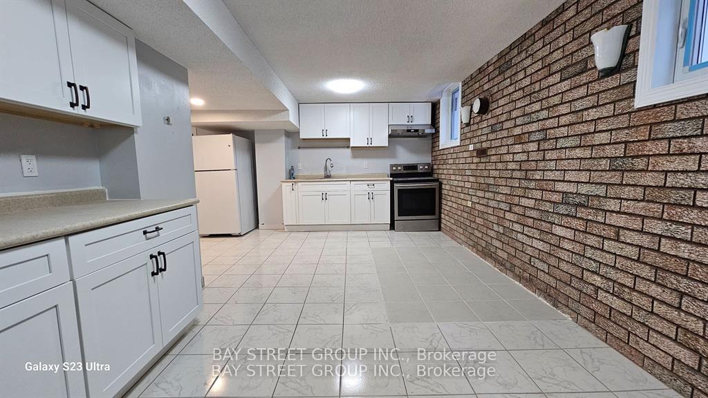 Photo 13 of Unit BASEMEN, 627 Aberdeen Avenue, Vaughan, East Woodbridge — HOMEH