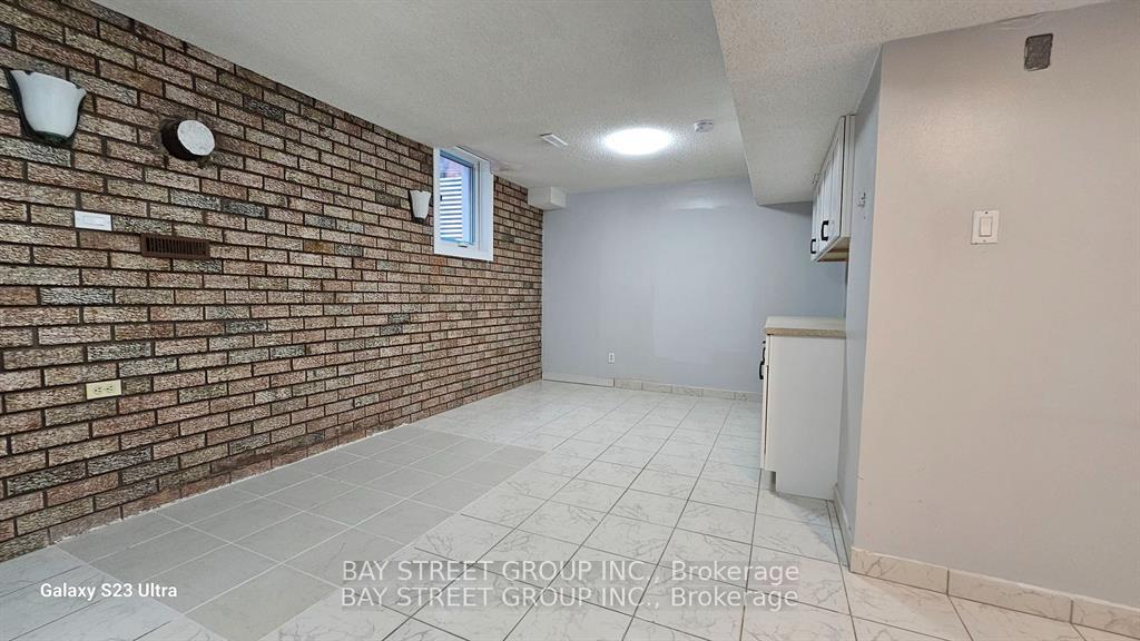 Photo 3 of Unit BASEMEN, 627 Aberdeen Avenue, Vaughan, East Woodbridge — HOMEH