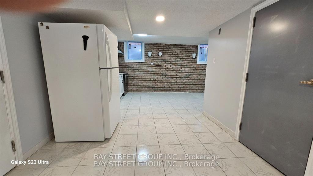 Photo 2 of Unit BASEMEN, 627 Aberdeen Avenue, Vaughan, East Woodbridge — HOMEH