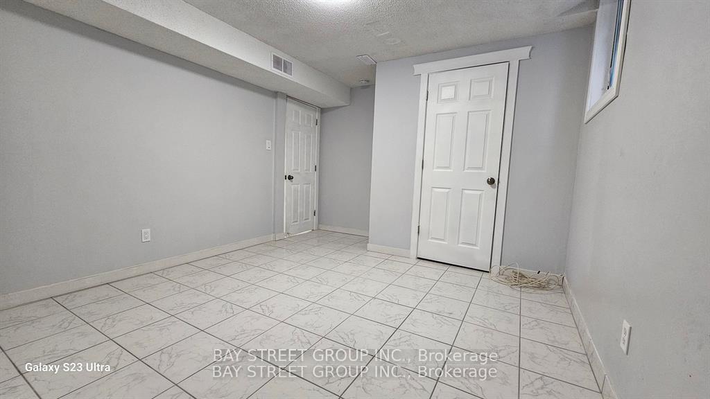 Photo 7 of Unit BASEMEN, 627 Aberdeen Avenue, Vaughan, East Woodbridge — HOMEH