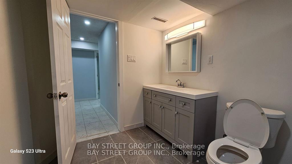 Photo 5 of Unit BASEMEN, 627 Aberdeen Avenue, Vaughan, East Woodbridge — HOMEH