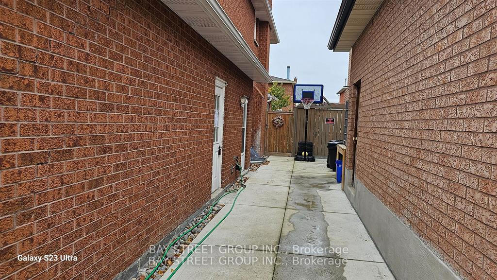 Photo 16 of Unit BASEMEN, 627 Aberdeen Avenue, Vaughan, East Woodbridge — HOMEH