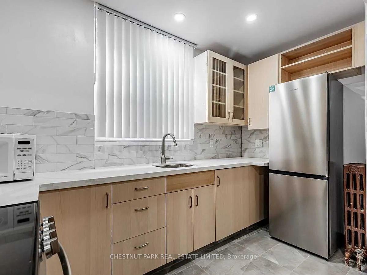 Photo 3 of Unit Main, 18 Acacia Road, Toronto, Mount Pleasant West — HOMEH
