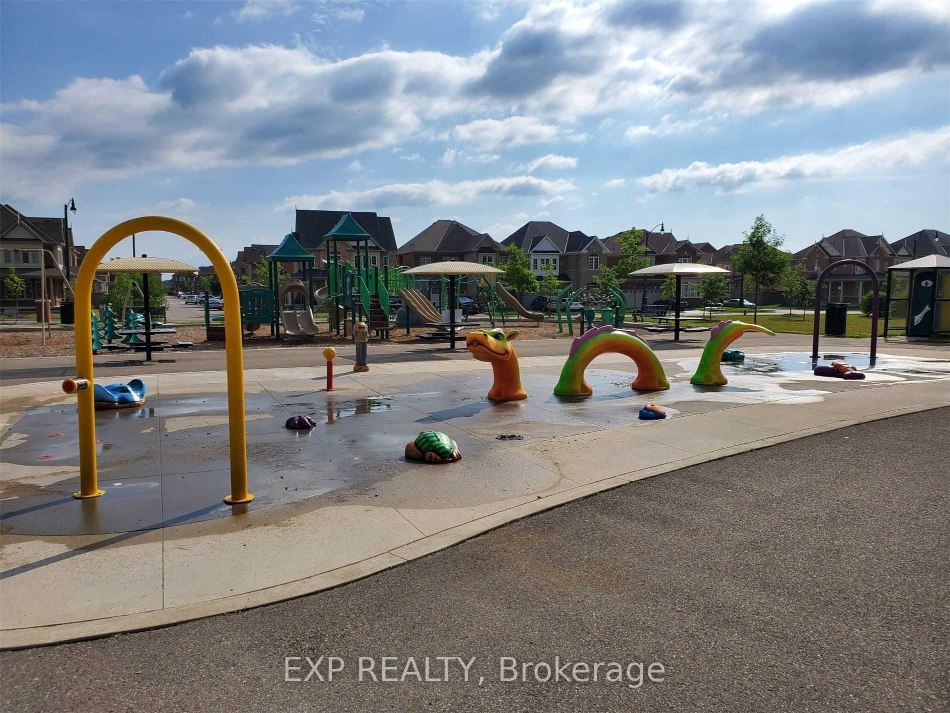 Photo 10 of 26 Truro Circle, Brampton, Northwest Brampton — HOMEH