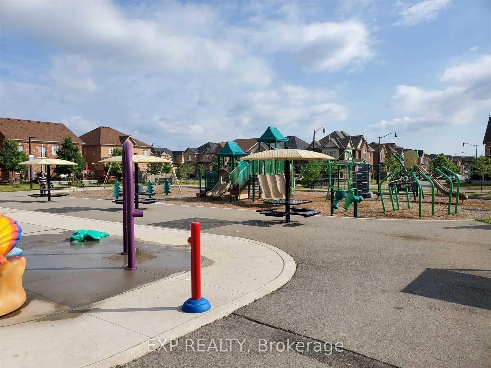 Photo 14 of 26 Truro Circle, Brampton, Northwest Brampton — HOMEH