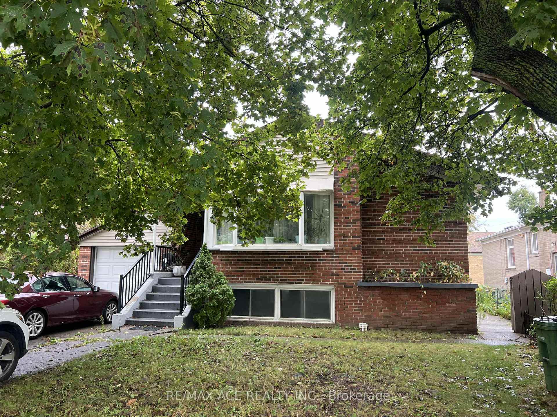 Front of Unit Bsmt, 3689 St Clair Avenue E