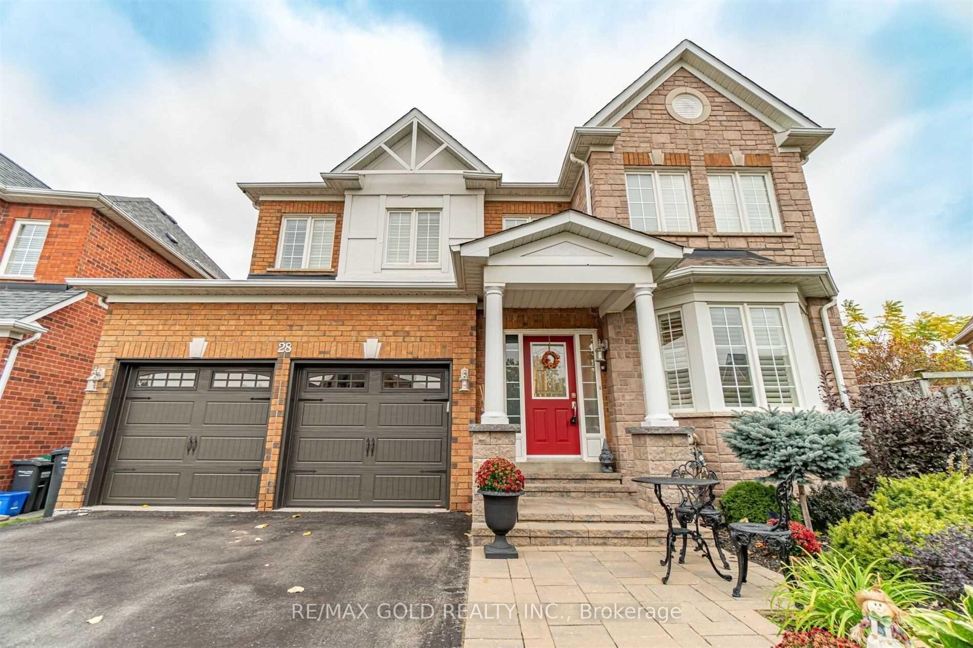Front of 28 Hillson Court W