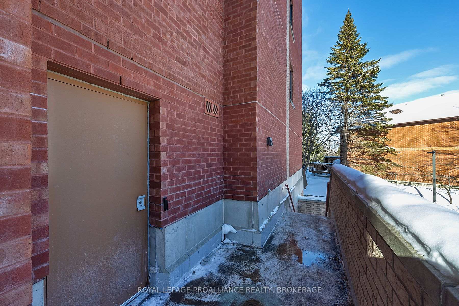 Photo 4 of Unit 702, 675 Davis Drive, Kingston, East Gardiners Rd — HOMEH