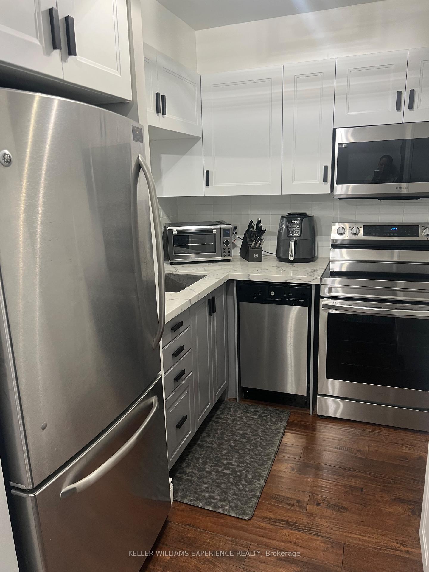 Photo 15 of Unit 401, 140 Dunlop Street E, Barrie, City Centre — HOMEH