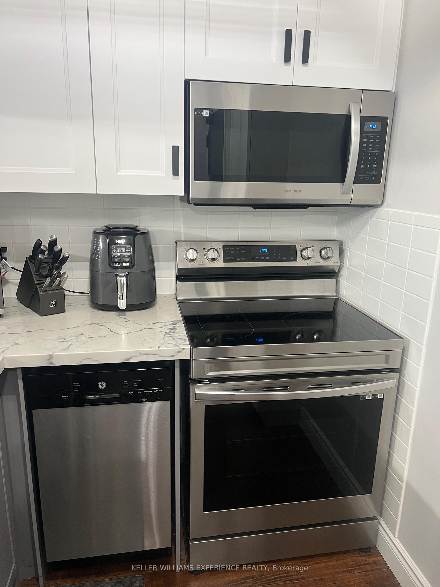 Photo 16 of Unit 401, 140 Dunlop Street E, Barrie, City Centre — HOMEH