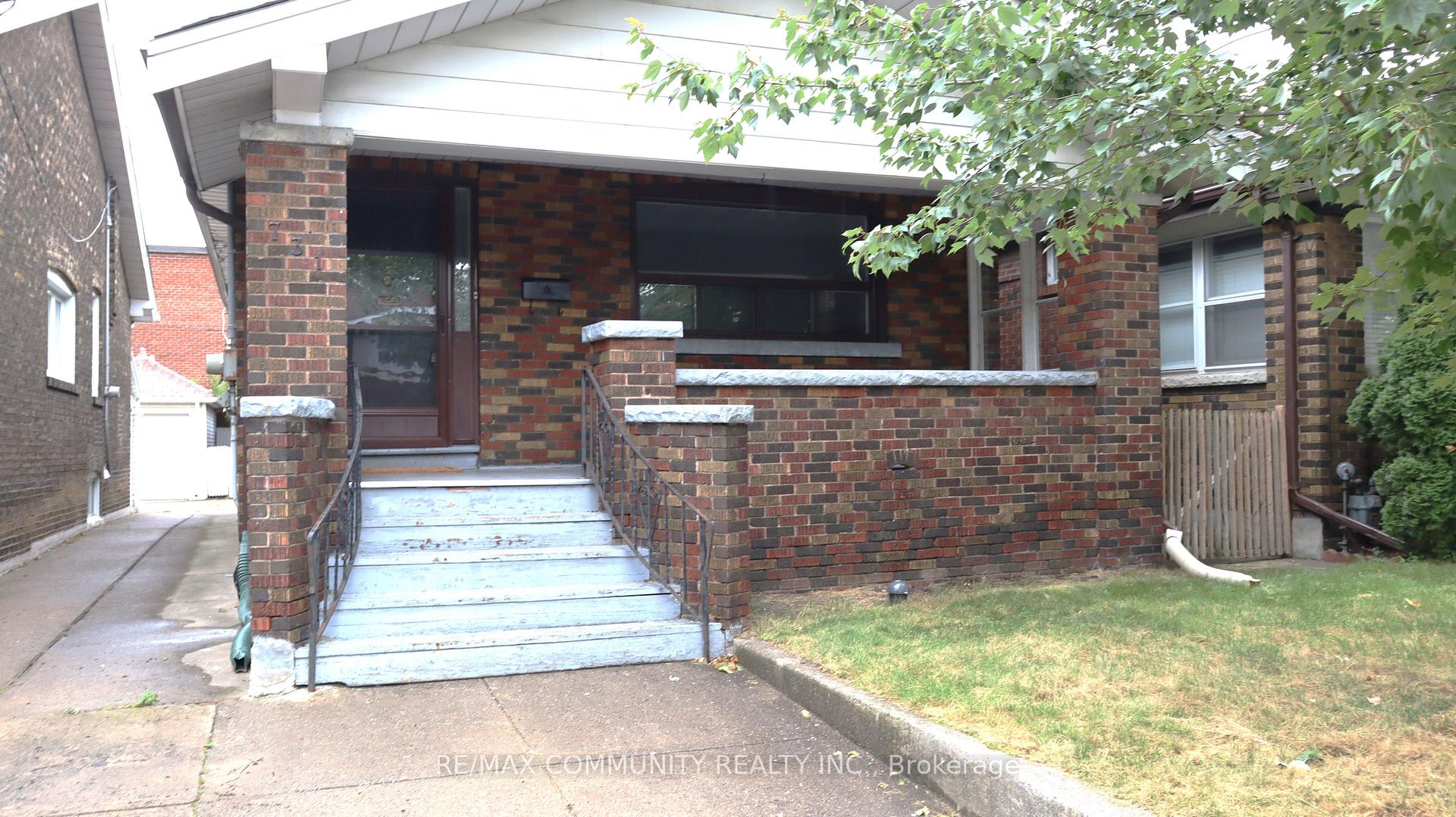 Front of Unit Main Fl, 731 Coxwell Avenue