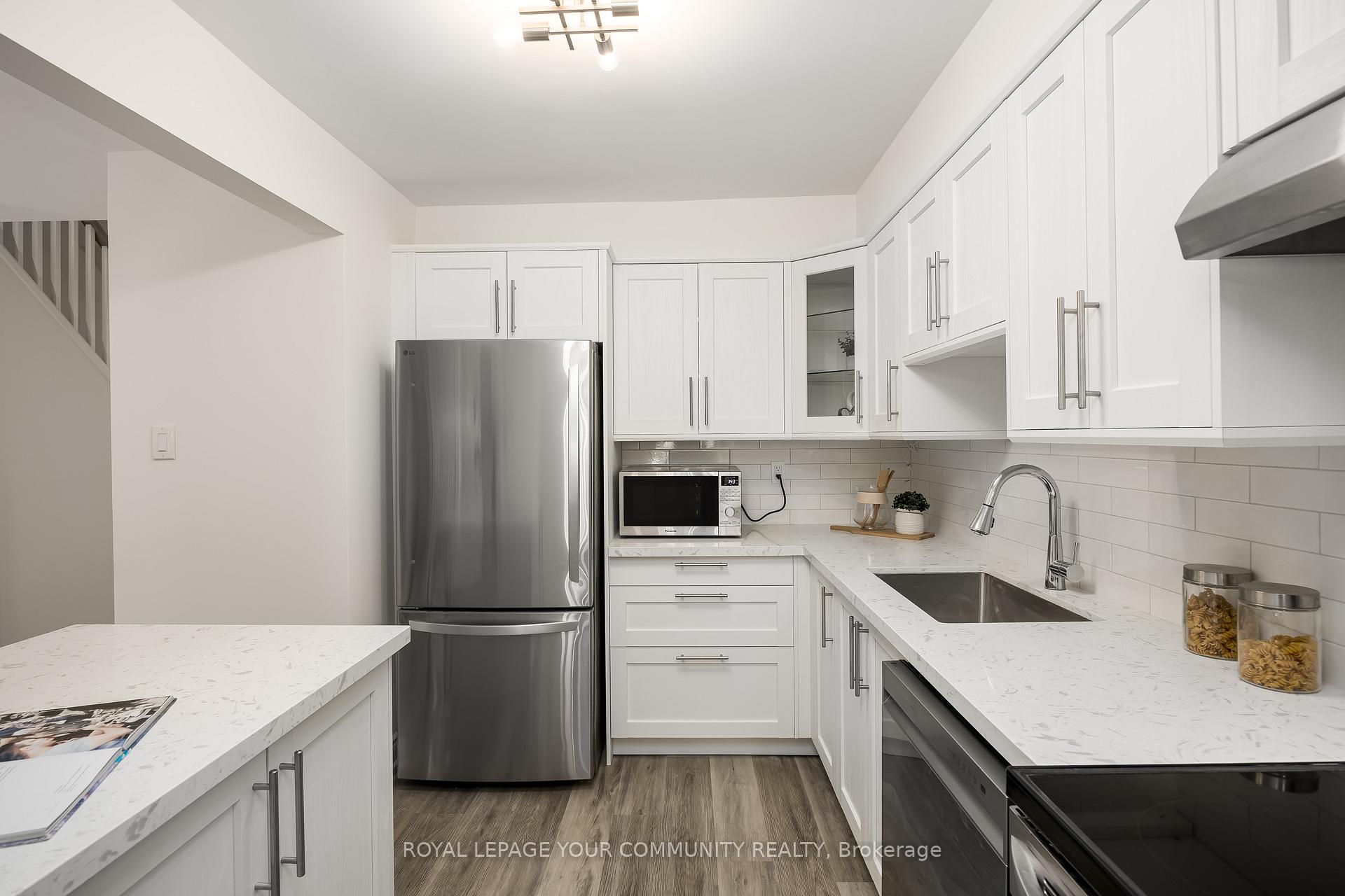 Photo 4 of 76 Knightsbridge Way, Markham, Markham Village — HOMEH