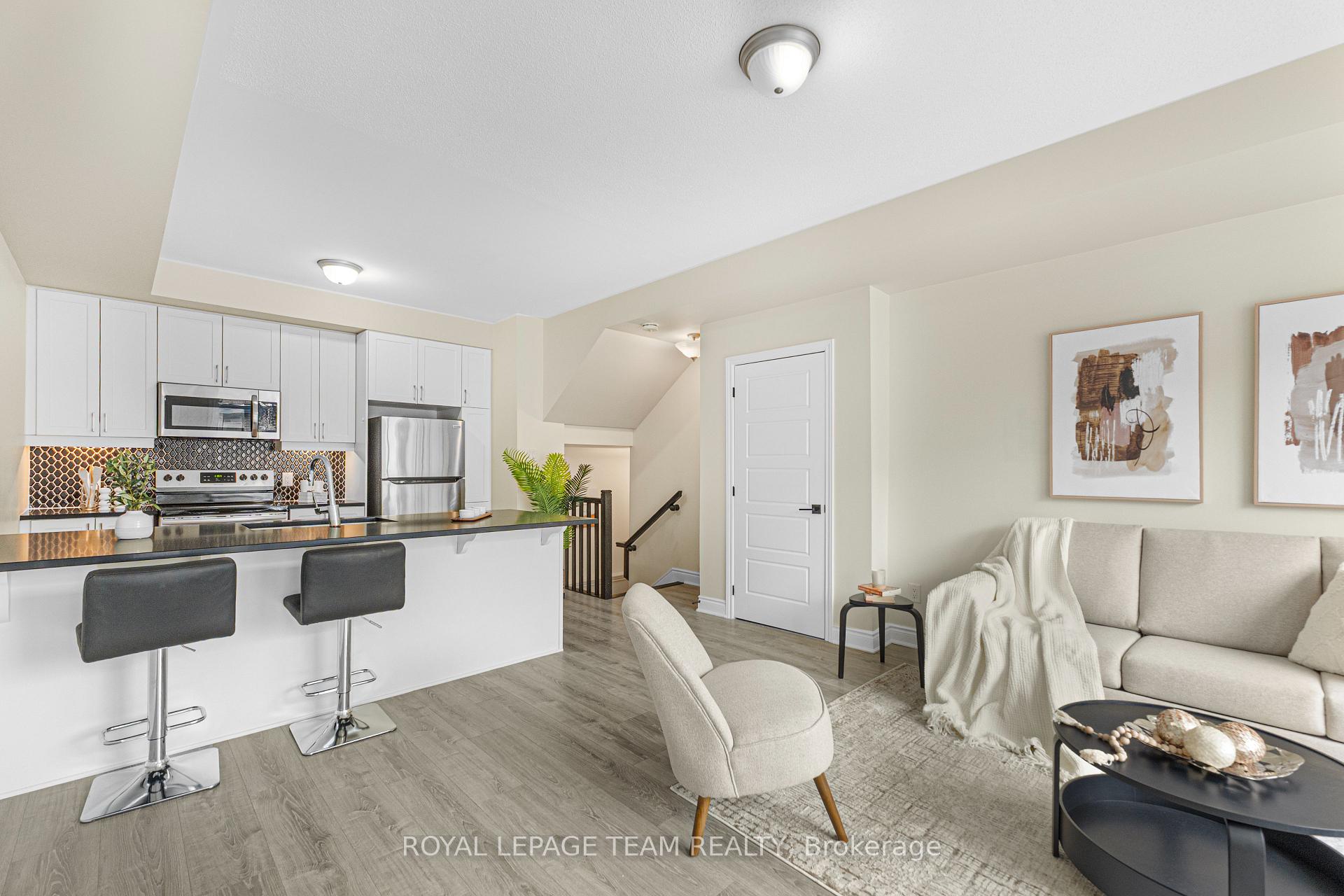 Photo 3 of 625 Makwa Private, Ottawa, CFB Rockcliffe and Area — HOMEH