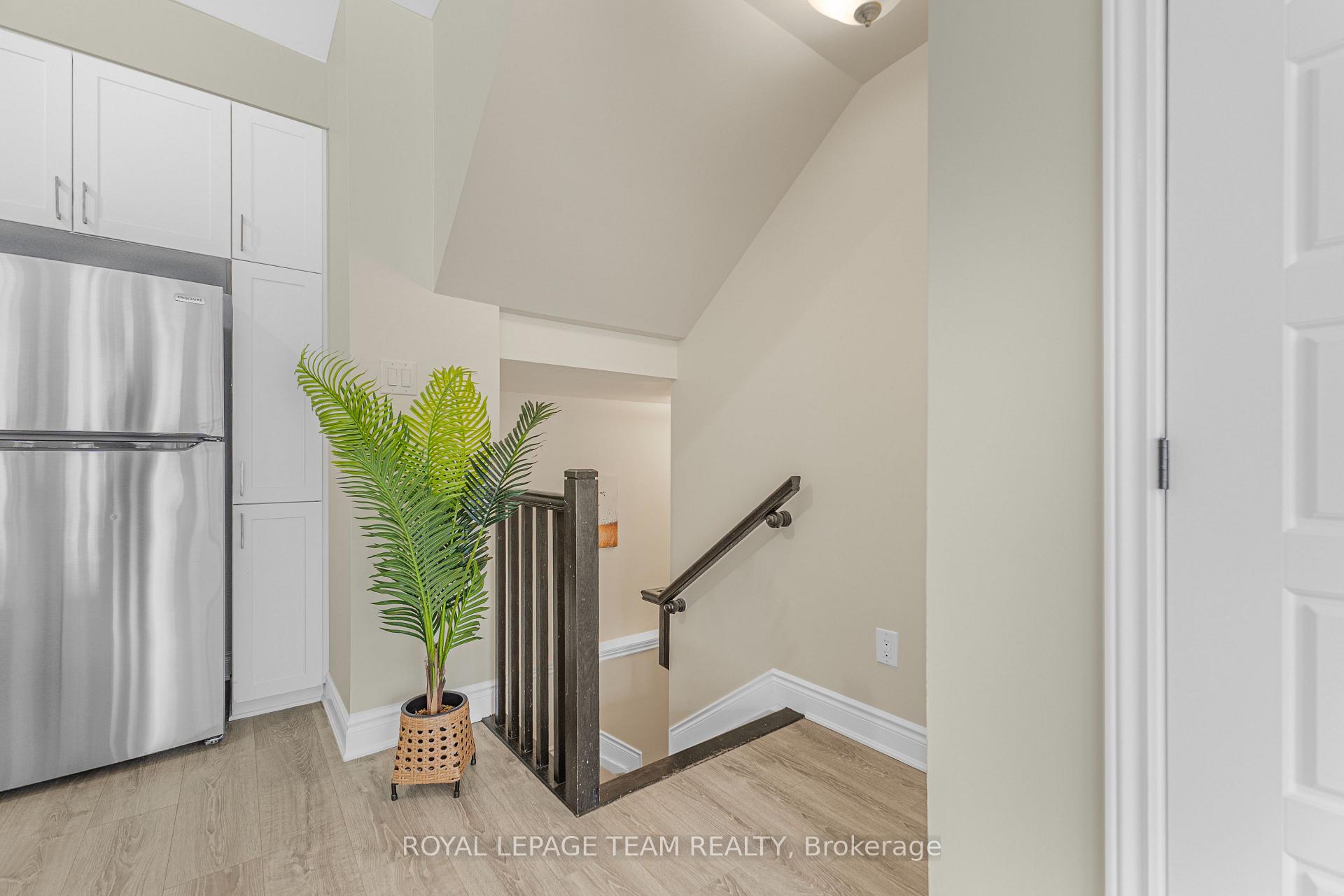 Photo 4 of 625 Makwa Private, Ottawa, CFB Rockcliffe and Area — HOMEH