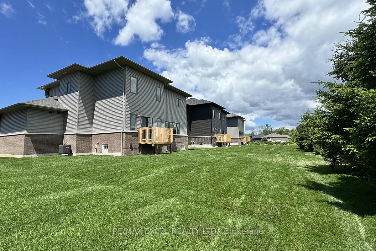 Photo 3 of Unit Main 3b, 3729 lakepoint Drive, Severn, West Shore — HOMEH