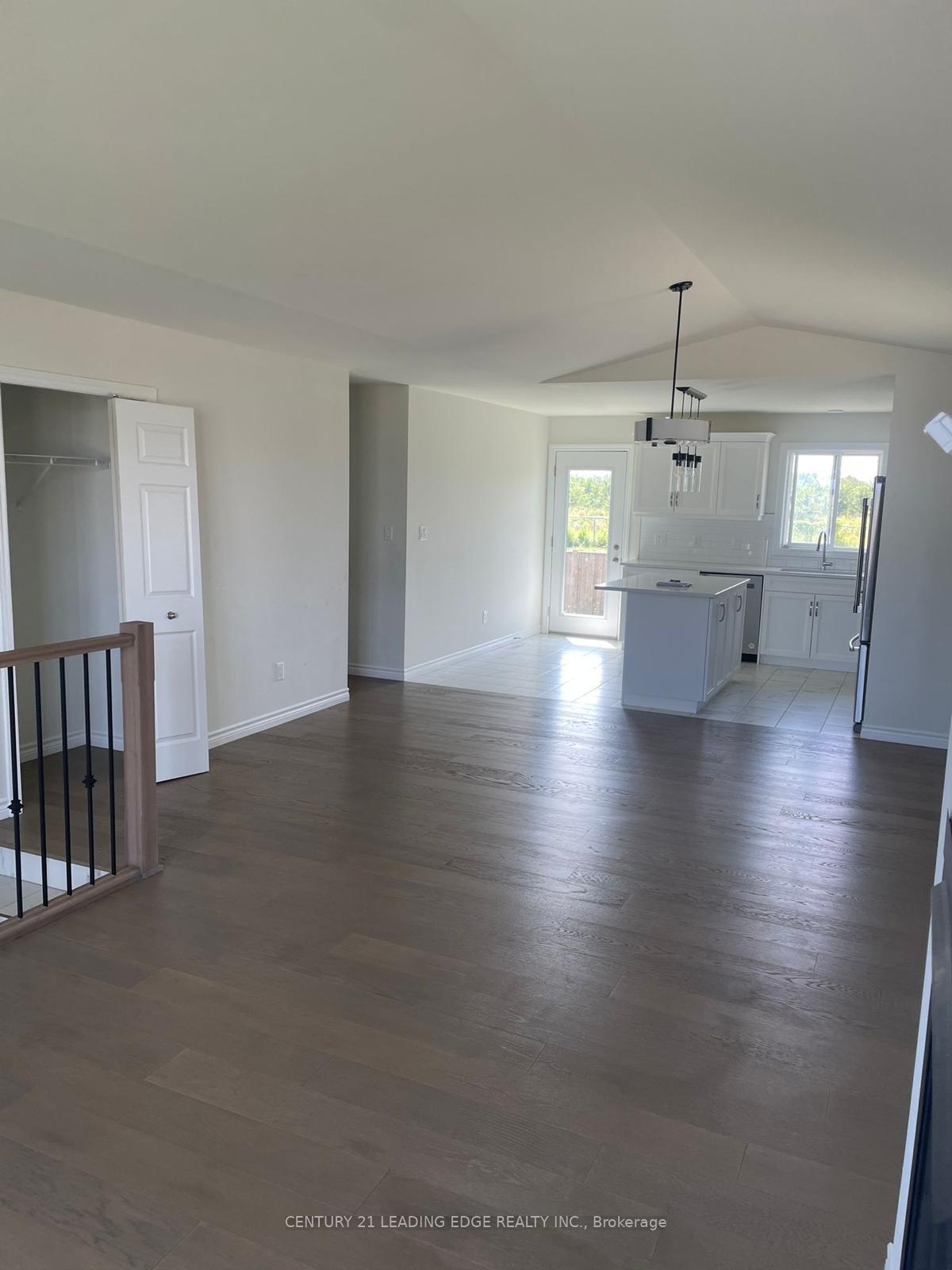 Photo 8 of Unit 1, 1045 Aspen Ridge Crescent, Lakeshore — HOMEH