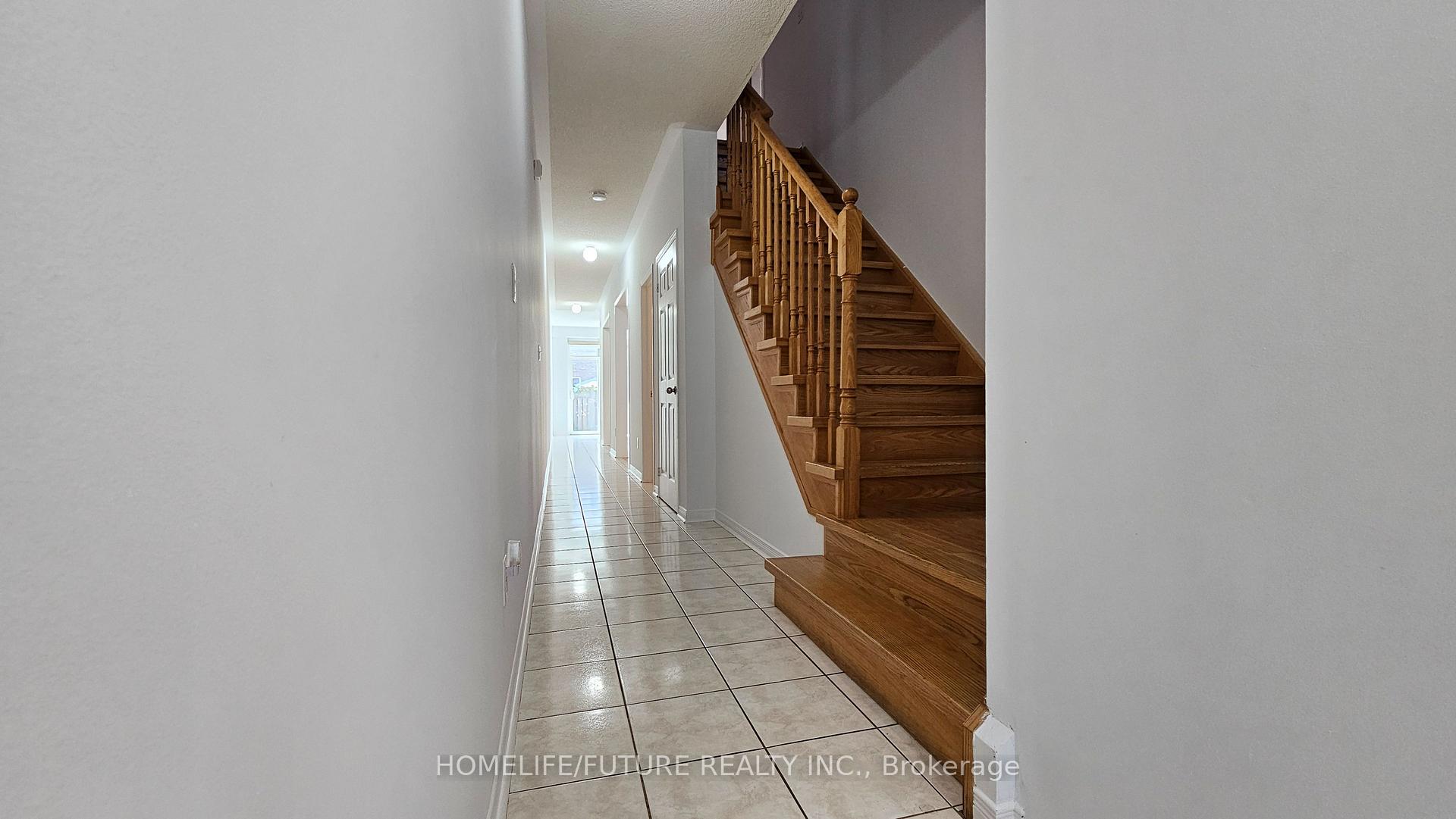 Photo 4 of Unit Main & 2 Flr, 107 Jack Monkman Crescent, Markham, Cedarwood — HOMEH