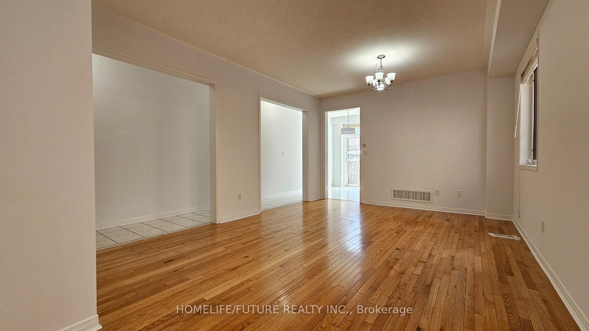 Photo 6 of Unit Main & 2 Flr, 107 Jack Monkman Crescent, Markham, Cedarwood — HOMEH
