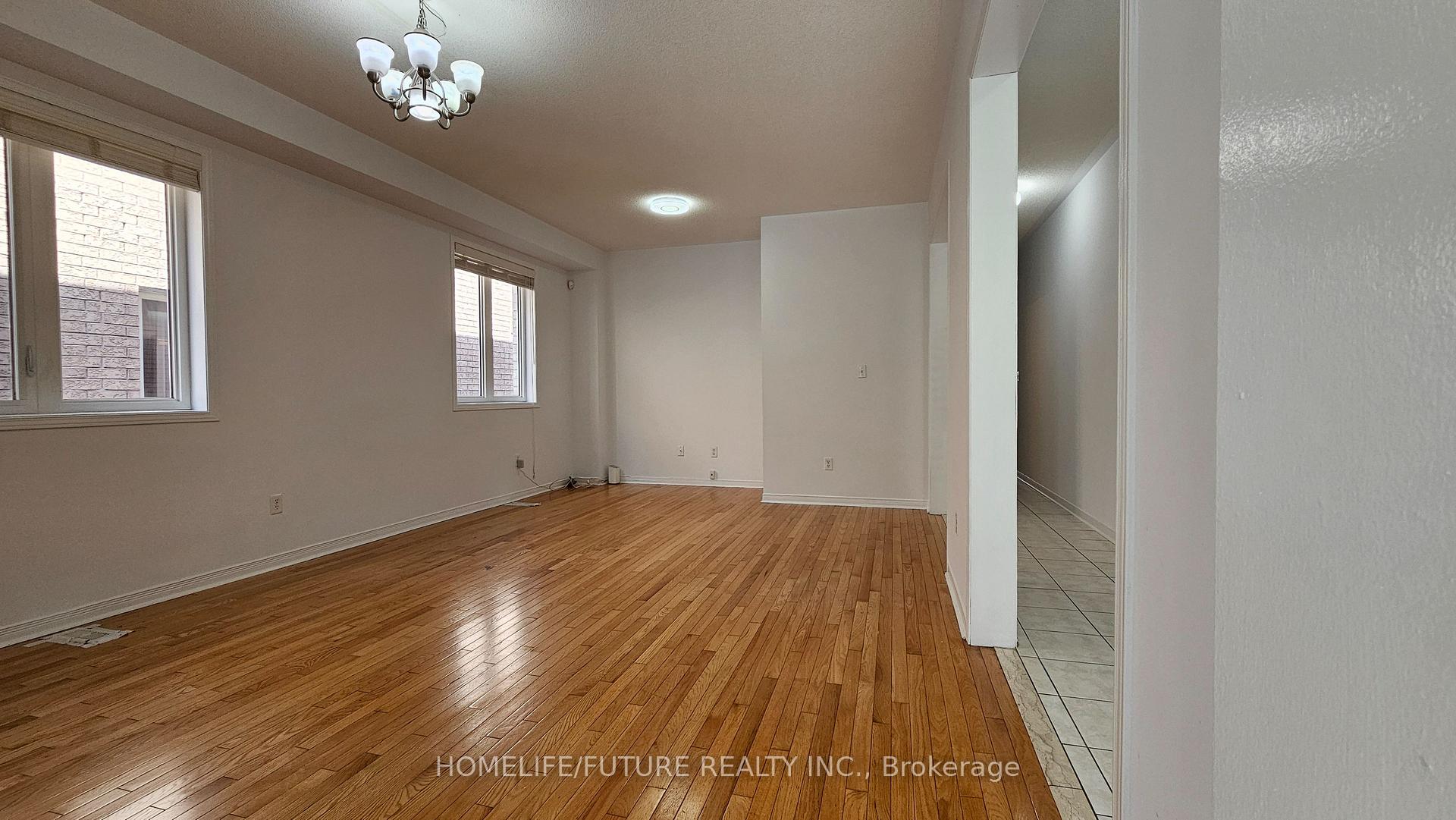 Photo 5 of Unit Main & 2 Flr, 107 Jack Monkman Crescent, Markham, Cedarwood — HOMEH