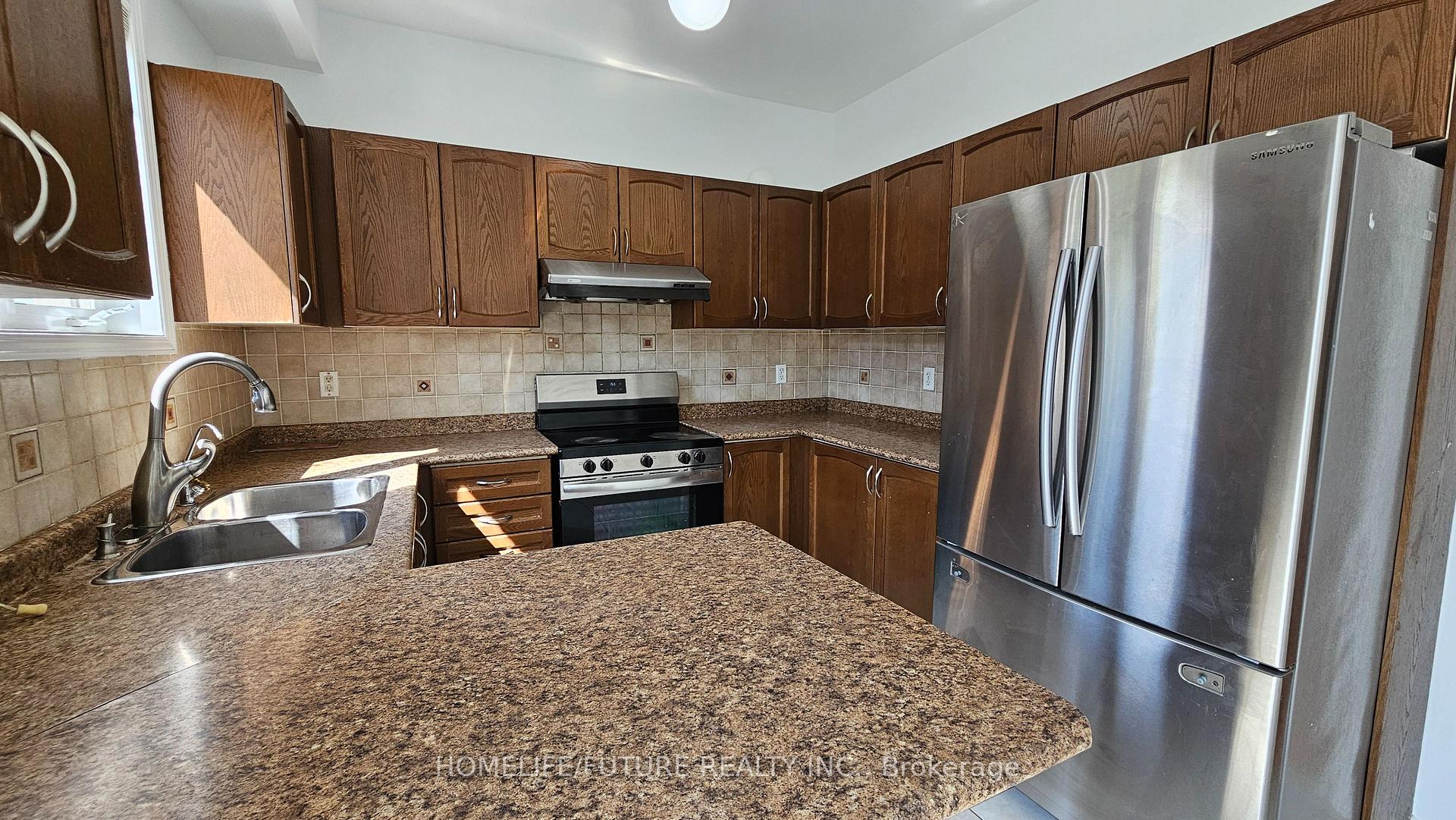 Photo 7 of Unit Main & 2 Flr, 107 Jack Monkman Crescent, Markham, Cedarwood — HOMEH