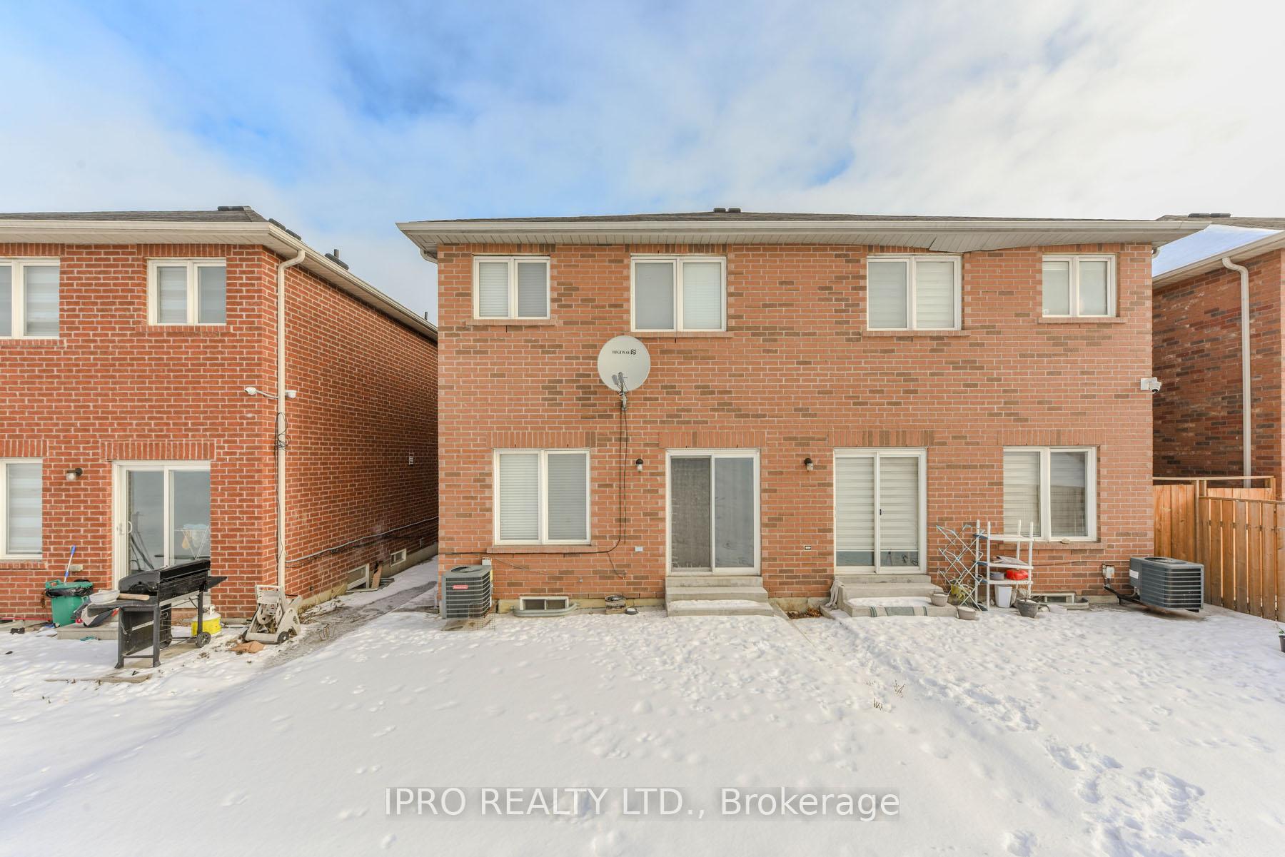 Photo 4 of Unit Mn&2nd, 209 Checkerberry Crescent, Brampton, Sandringham-Wellington — HOMEH